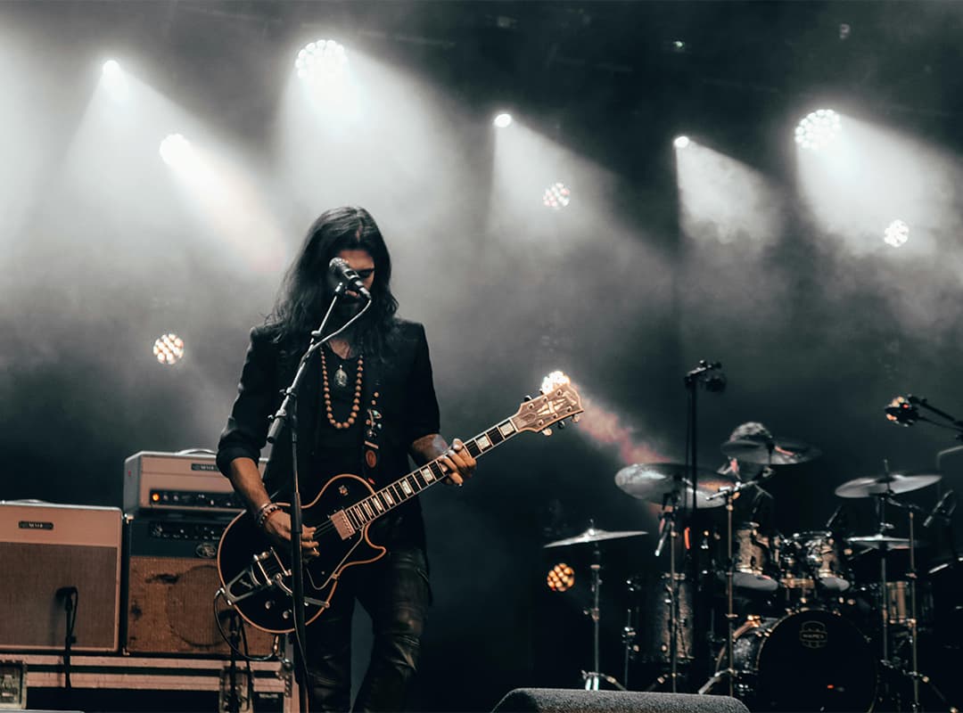 Indie folk music and festivals in the digital age: new opportunities and challenges